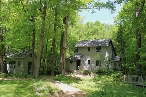 9561 Maple Tree, Kewaskum, WI 53040
