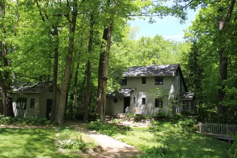 9561 Maple Tree, Kewaskum, WI 53040
