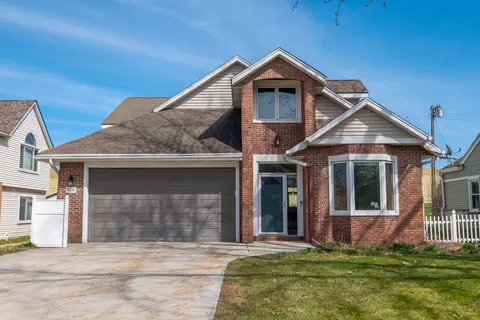 2132 N 113th, Wauwatosa, WI 53226