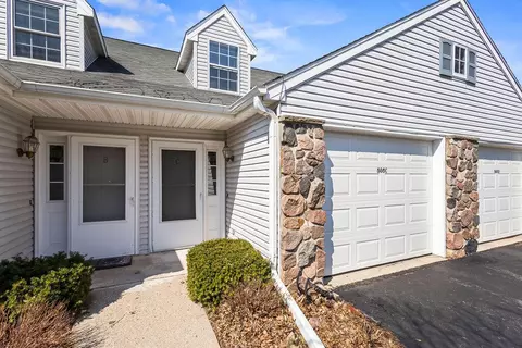 505 Lake Blf UNIT C, Thiensville, WI 53092
