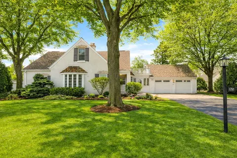 1350 Blue Rdg, Elm Grove, WI 53122