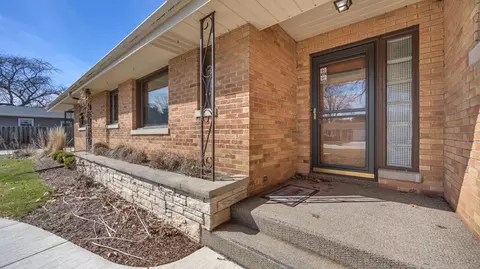 2420 Mayflower, Sheboygan, WI 53083