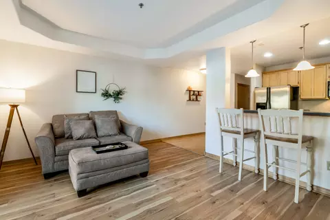 3710 N Oakland #101, Shorewood, WI 53211