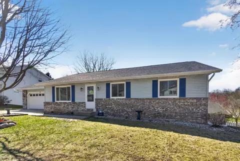 17 Hidden Crk, Hartford, WI 53027