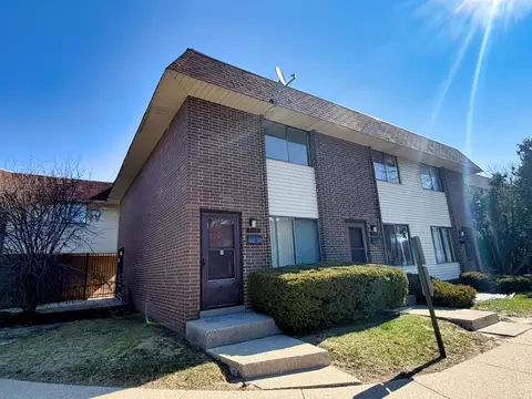 6118 W W Prt, Milwaukee, WI 53223