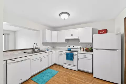 1659 S Carriage #8, New Berlin, WI 53151