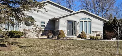 718 Oakwood, Watertown, WI 53094