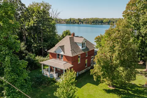 329 S Golden Lk, Summit, WI 53066