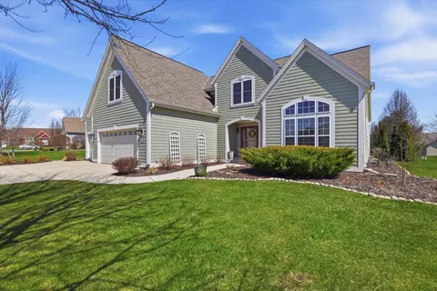 w348n5818 Snapdragon, Oconomowoc, WI 53066