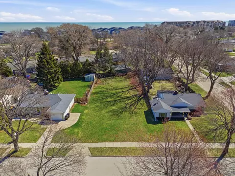 4010 S Kirkwood, Saint Francis, WI 53235