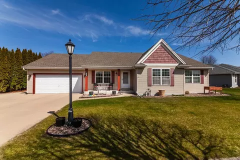 1189 Mockingbird, Oconomowoc, WI 53066