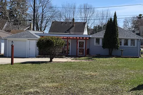 1715 Rawson, South Milwaukee, WI 53172