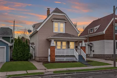 2323 E Falling Heath, Milwaukee, WI 53207
