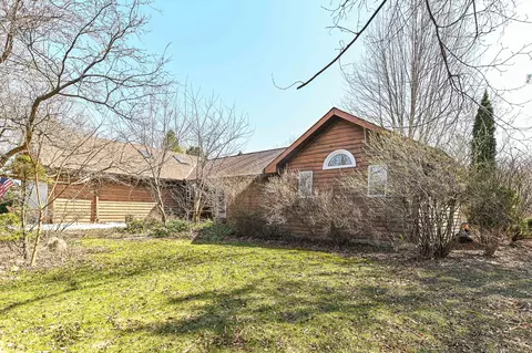 8801 Hart, Norway, WI 53185
