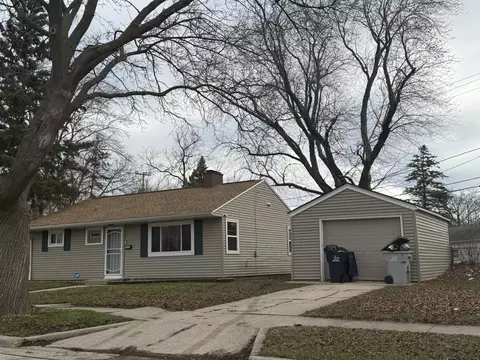 5468 N Strathmore, Milwaukee, WI 53218