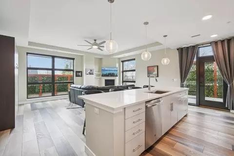 215 E Pleasant #212, Oconomowoc, WI 53066