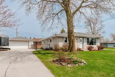 4386 S Honey Crk, Greenfield, WI 53220