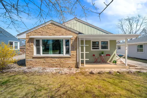 4570 N 101st, Wauwatosa, WI 53225