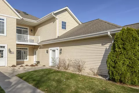w397n5883 Autumn Woods, Oconomowoc, WI 53066