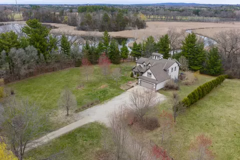 760 Mill Pond, Dousman, WI 53118
