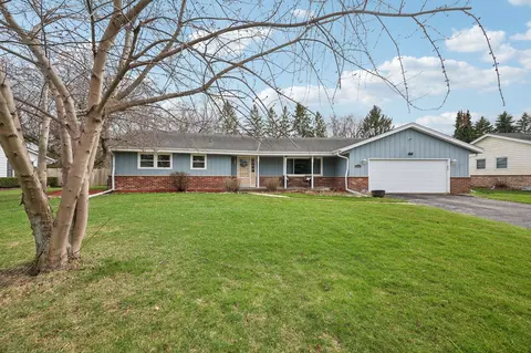 2301 W Glen Hls, Glendale, WI 53209