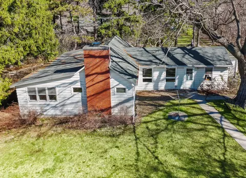 w3676 Wisconsin 50, Geneva, WI 53147