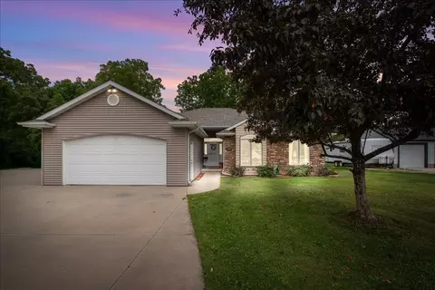 336 Kettle Moraine, Slinger, WI 53086