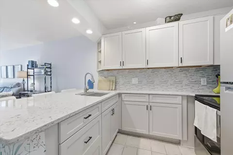 929 N Astor #405, Milwaukee, WI 53202