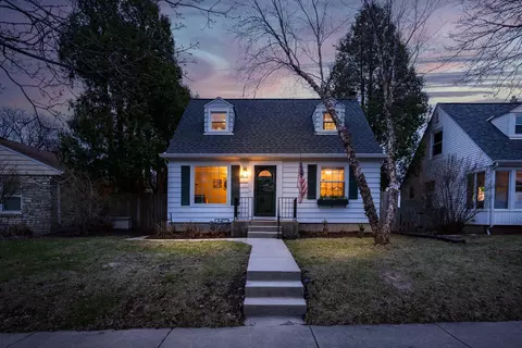 8011 W W Ctr, Milwaukee, WI 53222