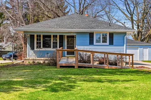 322 S S Park, Oconomowoc, WI 53066