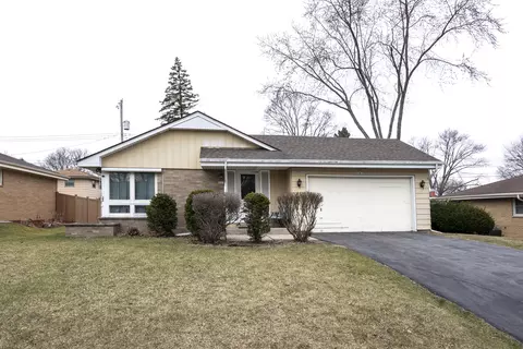 4641 N 109th, Wauwatosa, WI 53225