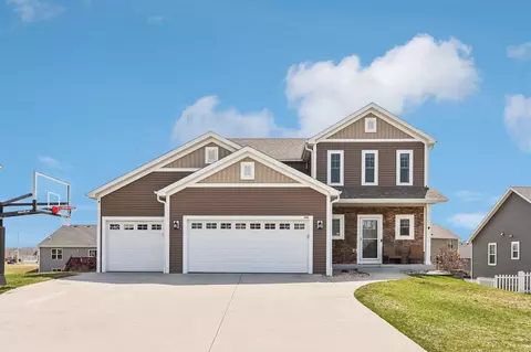 526 Spur, Slinger, WI 53086