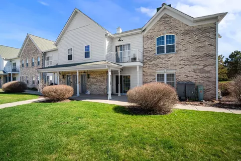 2720 Northview #33, Waukesha, WI 53188