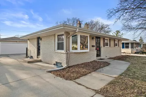 w148n8435 Albert, Menomonee Falls, WI 53051