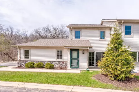 2255 Circle #E, Delafield, WI 53018