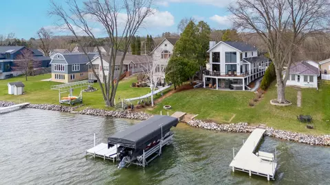 5530 W W Lk, West Bend, WI 53095