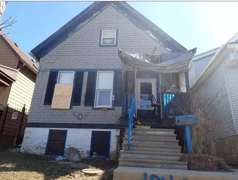 1946 S 12, Milwaukee, WI 53204