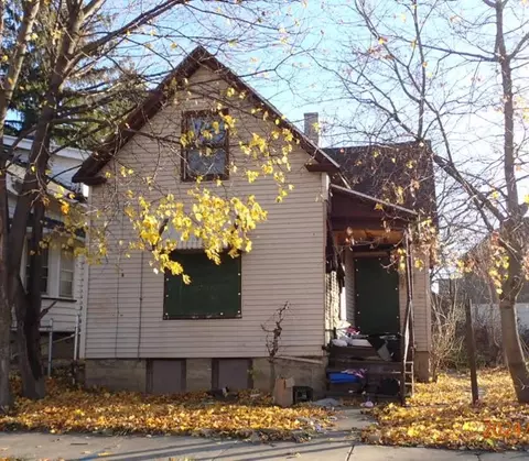 3260 N 15, Milwaukee, WI 53206