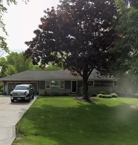 3185 Thornapple, New Berlin, WI 53146