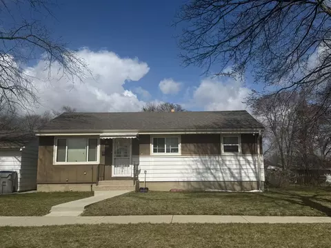 8200 W W Gln, Milwaukee, WI 53218