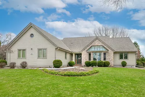 3260 Cherry Hl, Brookfield, WI 53005