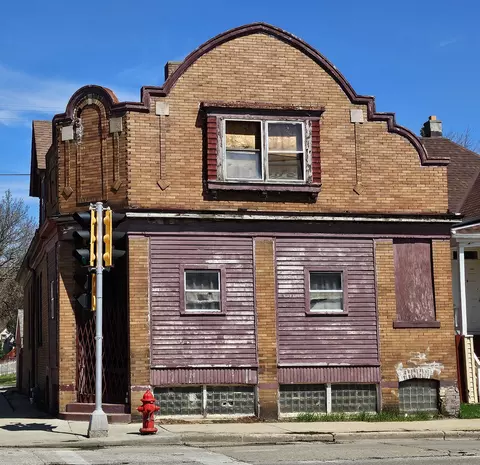 1938 W Lincoln, Milwaukee, WI 53215