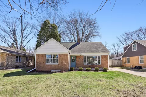 8112 N Santa Monica, Fox Point, WI 53217