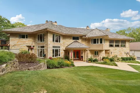 n1w31286 Hickory Holw, Delafield, WI 53018