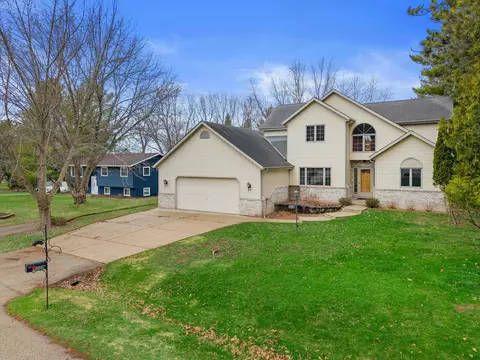 4009 Hickory Knl, Hartland, WI 53029