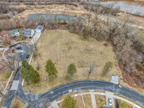 Lt2 Riverview, Manitowoc, WI 54220