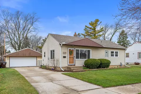 4129 S Kingan, Saint Francis, WI 53235