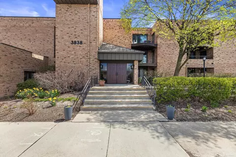 3838 N Oakland #269, Shorewood, WI 53211