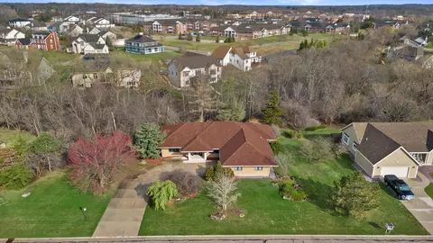 3381 S Highpointe, New Berlin, WI 53151