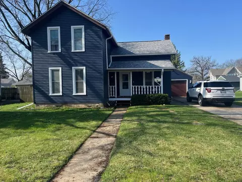 517 E Un, Oconomowoc, WI 53066